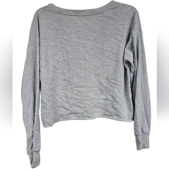Colsie Gray Cropped Lightweight Sweatshirt Top Pullover Raw Hem Sweater Shirt - Picture 2 of 6